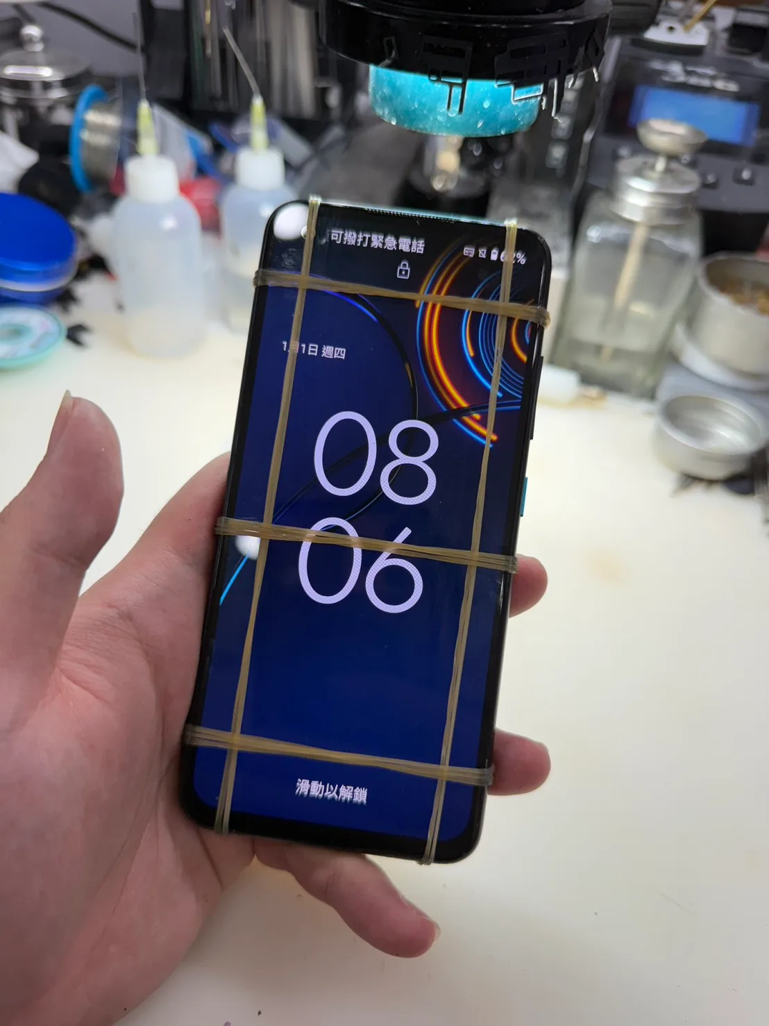 修復後的 ASUS Zenfone 8 開機顯示鎖定畫面